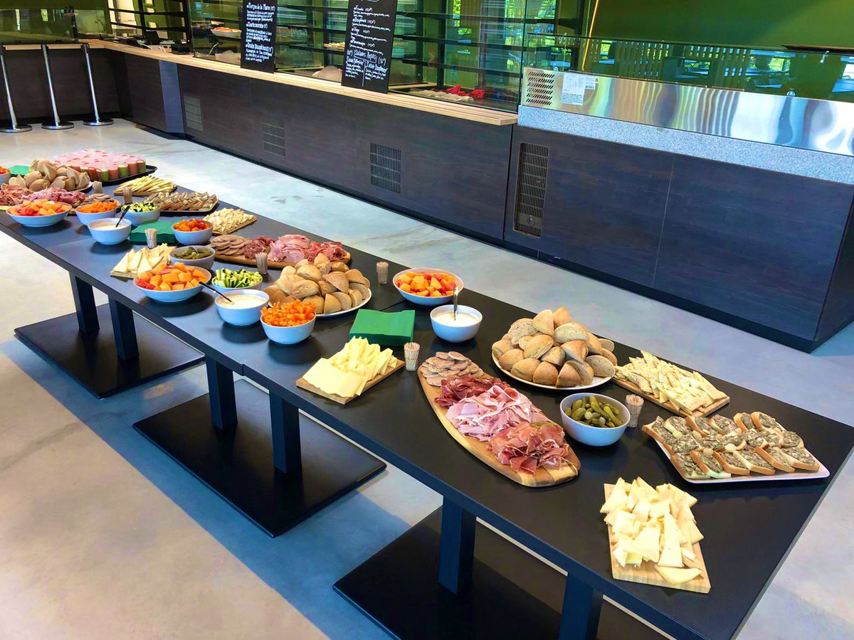 C’est l’heure de la pause gourmande pour la presse au restaurant #LePanoramique, à la suite du voyage inaugural du #PetitTrainDeLaMure. 🚂🏞 <a href="/EdeisOfficiel/">Edeis</a> <a href="/CDIsere/">Isère</a> <a href="/alpes_ishere/">Isère Attractivité</a> #MaisonDurand