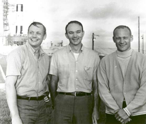 Cmdr_Hadfield's tweet photo. The choices these men made, and the risks they were willing to take, gave me the confidence to try to be an astronaut. Apollo11 on the Moon, 52 years ago today. https://t.co/9Pvf3Vx0Xz