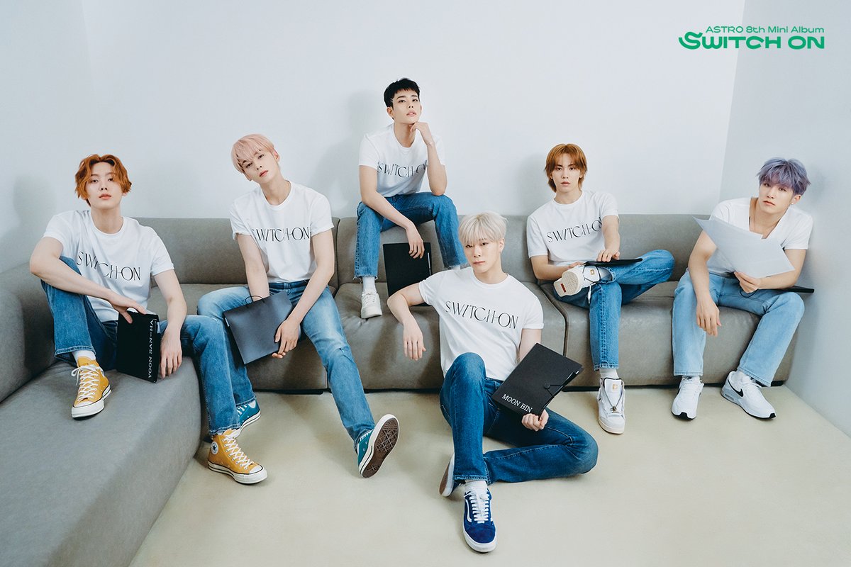 【 新品未開封 】ASTRO 公式ポスター まとめ売り 8種 아스트로] ASTRO 8th Mini Album <SWITCH ON> Group Concept Photo OFF
