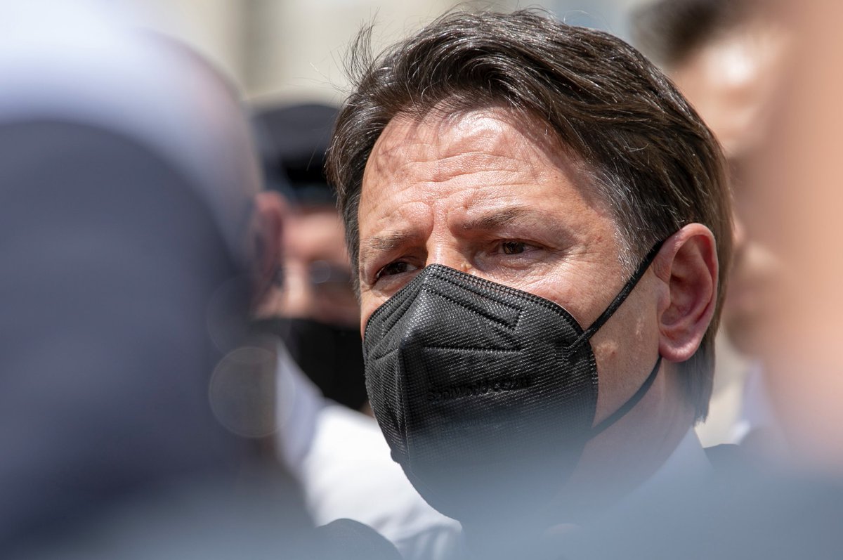 GiuseppeConteIT's tweet photo. Ieri ho sollecitato il Presidente Draghi a prendere una posizione chiara e ferma in merito a un dibattito “inquinato” che si trascina da giorni: https://t.co/3JU9xrjCgX https://t.co/hrLKAmUNOm