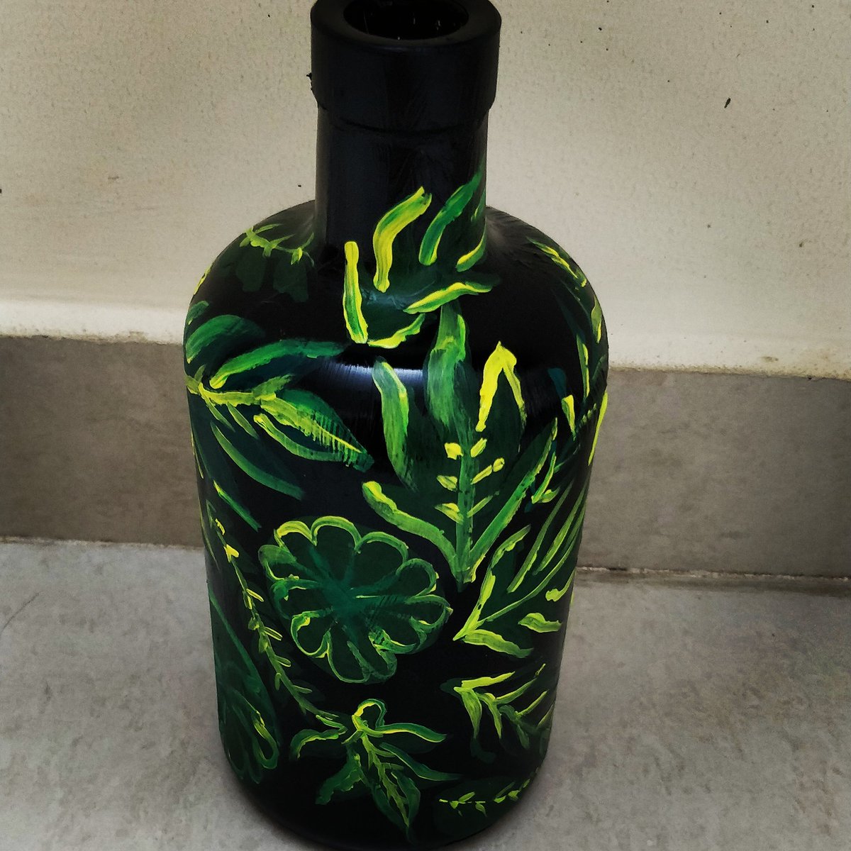 Did something different today #bottlepainting #somethingdifferent #artsncraft #artistsontwitter
