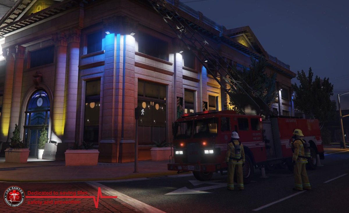 LosLsmd's tweet photo. Gestern hatten wir einen Einsatz indem ein Mann springen wollte, wir haben es geschafft das die Person wieder runtergekommen ist und mit zum MD gekommen ist. Danke an das LSFD und das LSPD für die Unterstützung. 🚑🚒🚓🚁 https://t.co/dy2qjrgJAh
