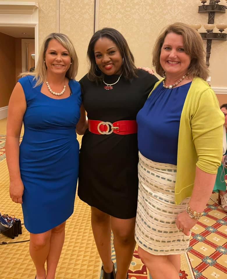 LindaSwindling's tweet photo. Have you had the opportunity to work with people you respect &amp; love? Makes a difference doesn’t it? 

LOVED presenting with Kim Becking &amp; Amelia Mimi Brown to NSA at #influence21. Lucky to call these smart, talented, beautiful, AND encouraging professionals my friends! https://t.co/r3XINdzJzq