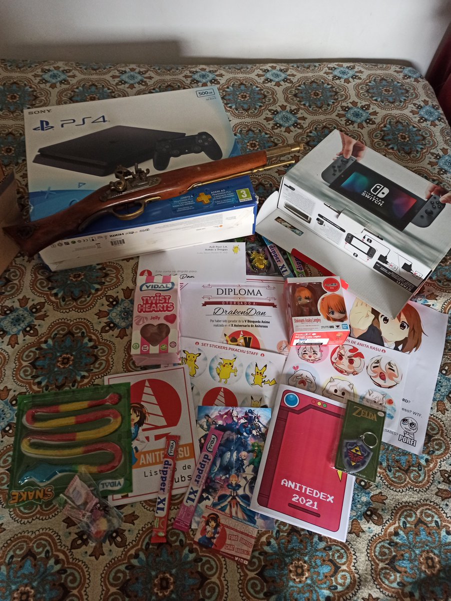 Aniterasu's tweet photo. Ya van llegando más REGALOS del X Aniversario de Aniterasu, ¿qué os parecen? 😍

¡Ya va faltando menos para que lo recibáis TODOS! https://t.co/00io8McKan