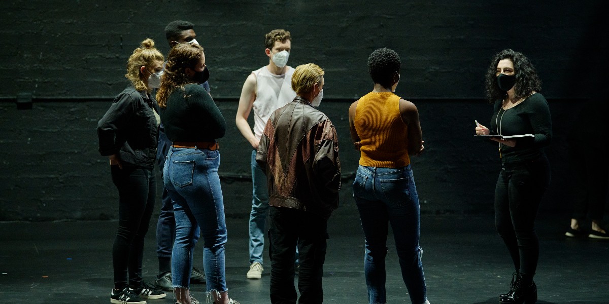 Tonight's the night 🌠 Tune in from 7.30pm on our YouTube channel as we showcase the work of eight young playwrights. Set your reminders for #WINDOWS21 here: bit.ly/2Tllr4e
📸 Ros Kavanagh