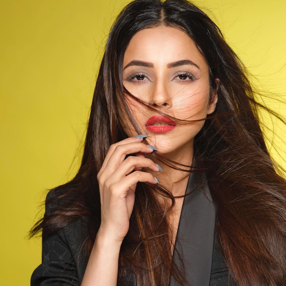 fashndfit's tweet photo. Shehnaaz Gill looks absolute stunner in this shoot!

.
#fashion #fashndfit #fashionblogger #fashionstyle #fashionista #fashionstyle #styleoftheday #fashionlover #ootd #ootdfashion #shehnaazgill #shehnazgill #shehnaazians #shehnaazkaurgill #stunner #gorgeous https://t.co/ZvLo3DTBHT