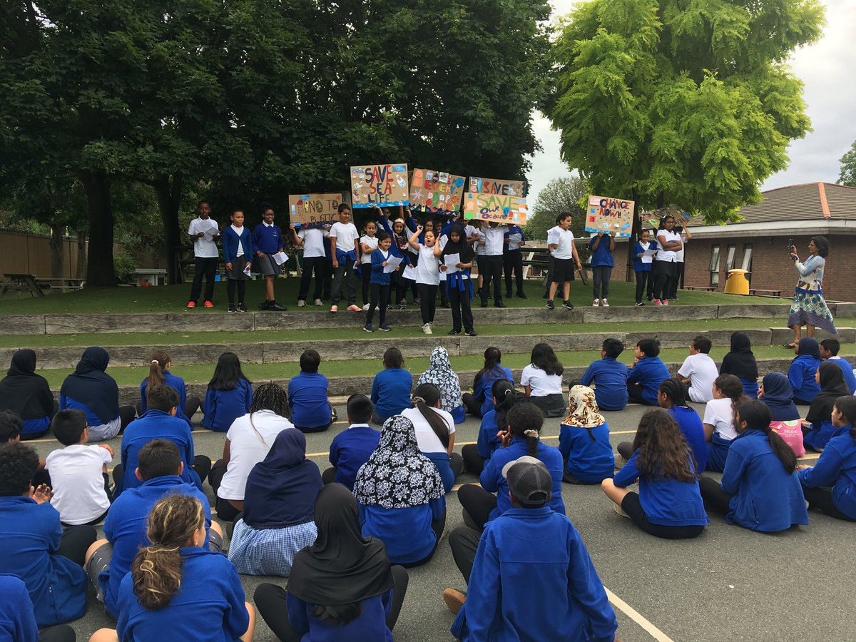 SouthernRoadPri's tweet photo. 4DL wrote some amazing protest poems which they then enthusiastically performed, highlighting the issue of plastic in our oceans #storyofwater #saveoursea #protestpoems https://t.co/9ZCGMpVLXP