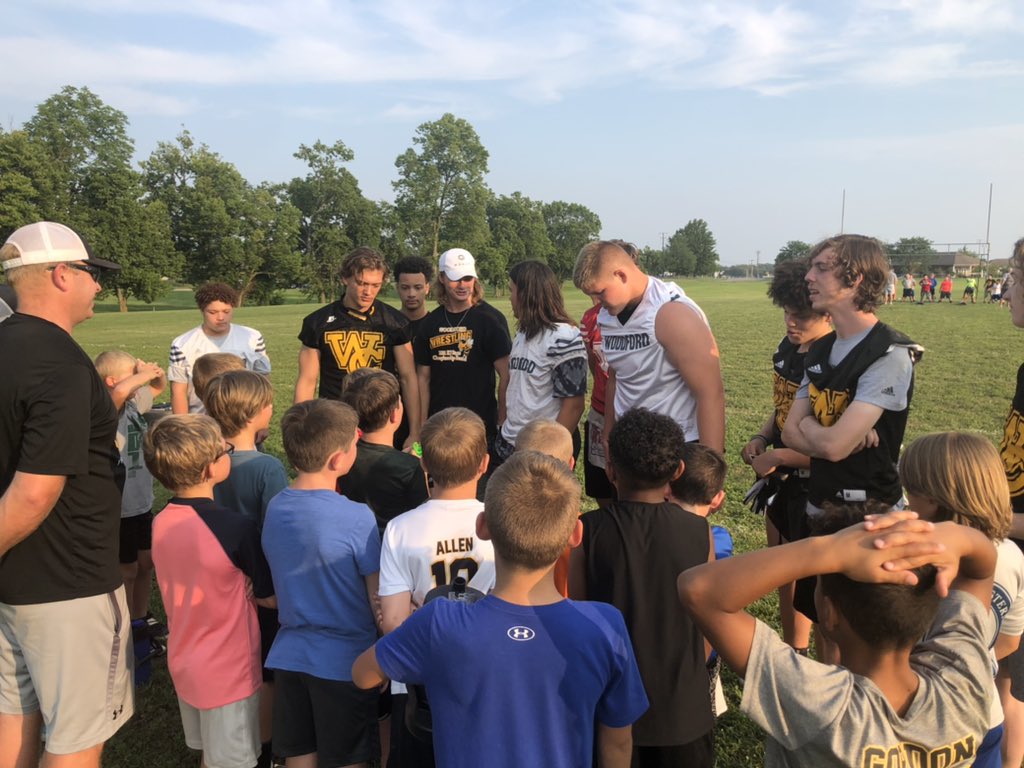 woodford_co's tweet photo. Great practice last night! We had some visitors make the walk up the hill. Thank You Coaches for making this happen! Thank you High School players for being roll models for our youth players. We are truly one team 3rd grade-seniors. One team, One County.
#youchoose
#wechose https://t.co/dG6iv73Qqq