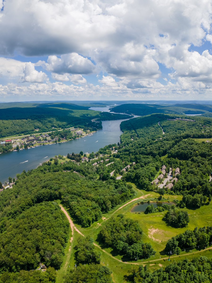 Captured this shot from the top of Wisp mountain at Deep Creek Lake in MD. 
.
.
.
.
#wispresort #deepcreeklake #maryland #visitmaryland #onlyinmaryland #dronephotography #djimavicair2 #dronestagram #droneoftheday #skybangerz #amazingdroneposts #droneglobe #dronepals #dronenature