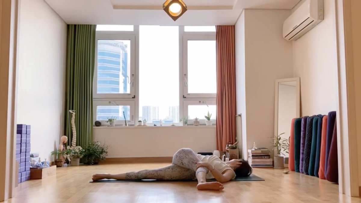 evaminjeong's tweet image. youtu.be/E0vHxmSl0JA

오늘 밤 #육퇴  퇴트하시고는 모두를 위한 쉬운 요가 25분 함께 해요 
잠이 솔솔 개운한 아침으로 눈 뜰거예요