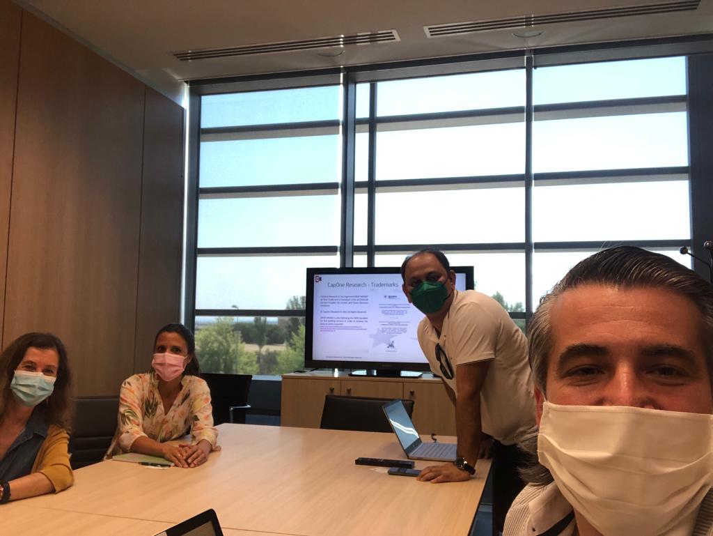 ¡Muchas gracias a Beatriz Casado, Directora de Innovación y Emprendimiento y Laura Martínez Martín, Experta de Captación de Inversiones del ICE de la JCYL para presentarles el proyecto tecnológico dropMoney.de del emprendedor gerbero (Villahoz, Burgos) - Avijit Sarkar!