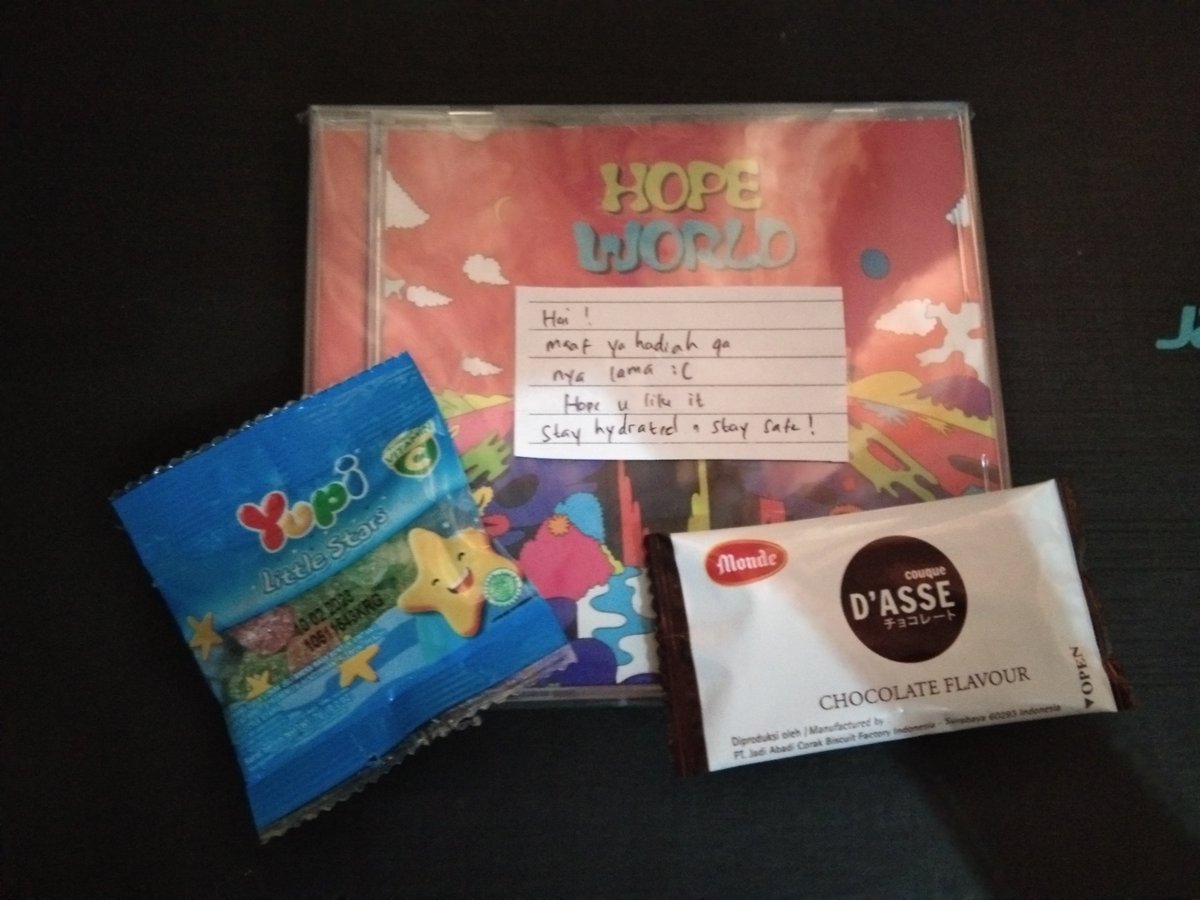 yoongeerine's tweet photo. MIXTAPENYA SUDAH SAMPAIII HUHUU 😭😭😭 CANTIK BANGET TRUS DIKASIH SNACK JUGAA. MAKASII KAKAK DONATUR MAKASII MORAAA BORAHAE SO MUCHH 💜💜💜💜💜

#ADR_GIFTtesti
@lovelyjimiin_ @armydiaryroom https://t.co/jin0vQAnDZ