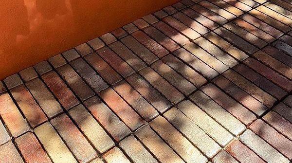 ChelmerValley's tweet photo. Our Bexhill pavers from the Alpha collection laid to perfection in stack bond formation in this project by Orco Build. A stylish design that uses our pavers to complement the terracotta tones.
https://t.co/lJcrzuJsls
#stackbond #brickwork #gardendesign #gardendesigner https://t.co/ypBylMtP9W