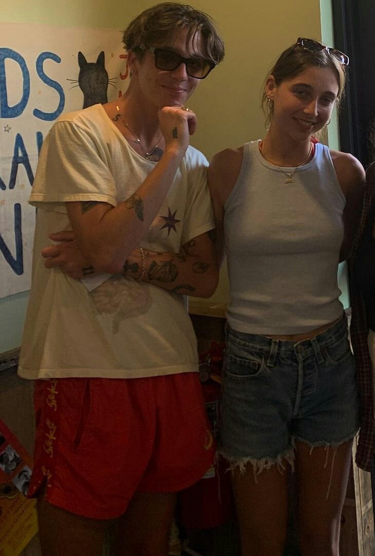 Emma e Tucker recentemente.