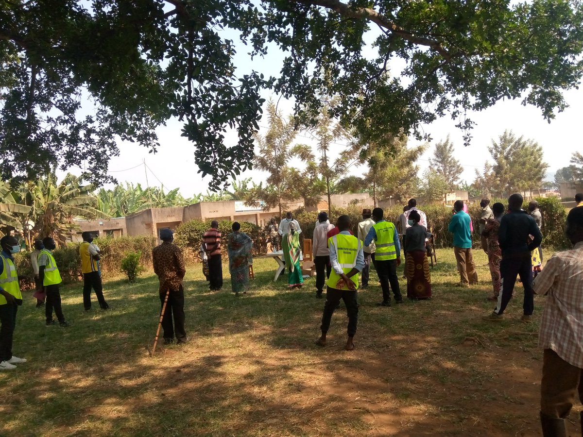 RugambwaDavid2's tweet photo. @BugeseraDistr 
#Ntarama sect
#Kibungo cell Gahunda ya yogupima Abantu Bose #COVID19  natwe yatujyezeho, Turashimira @RwandaHealth @RwandaLocalGov  natwe yatujyezeho Ubu turarimbanije Igikorwa kijyeze kure.
#Mwubahwe nubuyobozi bureberera Abanyarwanda. @RwandaYouthVol1 https://t.co/VcbvPXUNMH