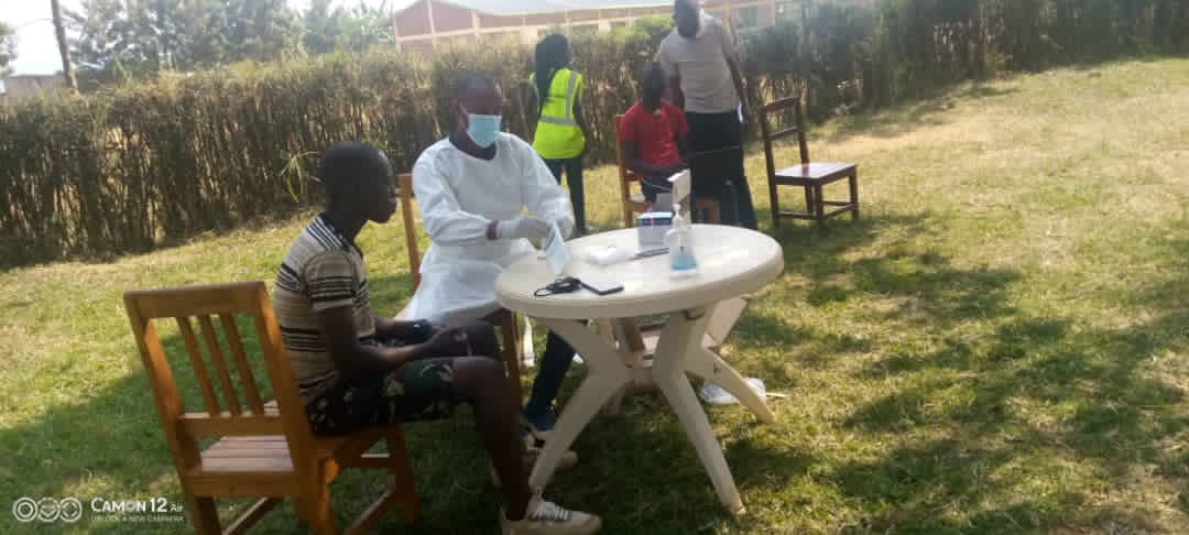 RugambwaDavid2's tweet photo. @BugeseraDistr 
#Ntarama sect
#Kibungo cell Gahunda ya yogupima Abantu Bose #COVID19  natwe yatujyezeho, Turashimira @RwandaHealth @RwandaLocalGov  natwe yatujyezeho Ubu turarimbanije Igikorwa kijyeze kure.
#Mwubahwe nubuyobozi bureberera Abanyarwanda. @RwandaYouthVol1 https://t.co/VcbvPXUNMH