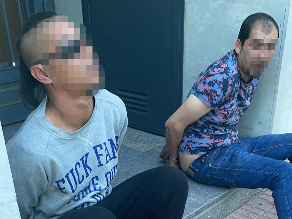 Ayto_Torrejon's tweet photo. SEGURIDAD | La Policía Local 👮 detiene a dos individuos mientras atracaban una farmacia de la ciudad
➡️https://t.co/bKaRyUoF1I
#TorrejónDeArdoz https://t.co/5b9mhTNqR3