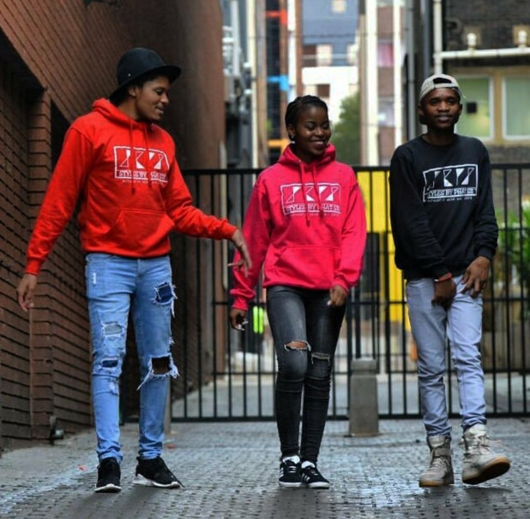 Kgo_Thii's tweet photo. @Lulalend I would like nominate @Phat_Sii Young Black Entrepreneur making a difference in the community by designing South African made clothing.Amazing thing about @Phat_Sii is that he gives back to the community.Keep Up the Good Work.👌

#Lulalend #ShowYouCare #SMESA https://t.co/yBgZSECSwS