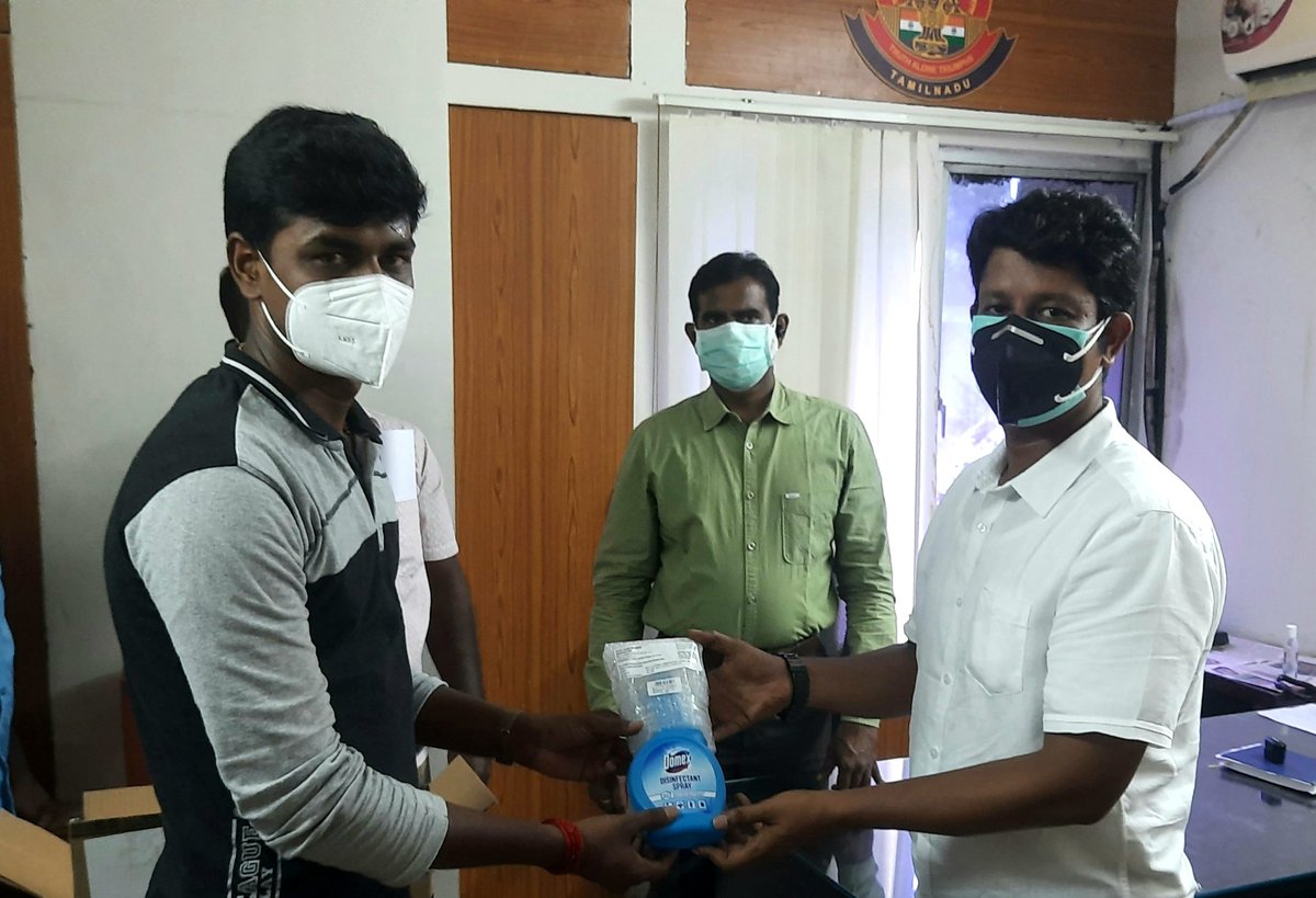 GeoIndiafoundat's tweet photo. Under our PROJECT SANITATION Program, Geo India Foundation has donated 1107 litres (1.1 ton ) of Domex - Disinfectant floor cleaner and Disinfectant spray to the Office of Commissioner of Police, vepery, Chennai 20/7/21

#geoindiafoundation #unitedwaymumbai #tnpolice https://t.co/pNUo68Wamg
