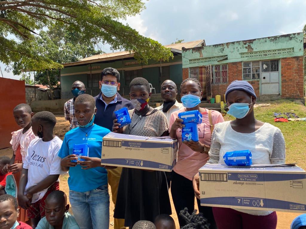 UCareintl's tweet photo. @rajesh080275 @OxygasUg Thank U for spending time with our childrens on the this Eid al-Adha and giving Food Items and other essentials &amp; Sanitary Pad. We know that you and your Company have helped Uganda during COVID-19 Pandemic by supplying 24 Hours MEDICAL OXYGEN to needy https://t.co/oa1789uSX6