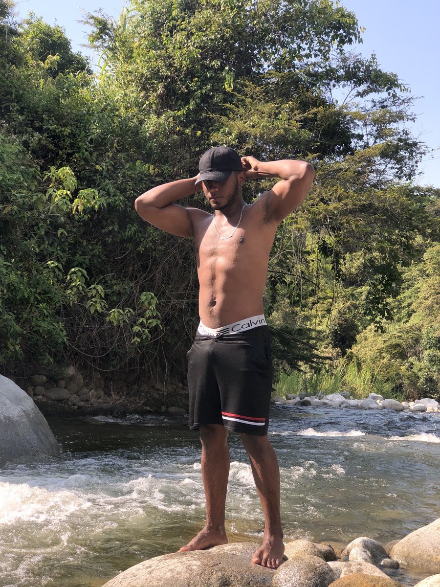 Jhonbless17's tweet image. ☀️💦