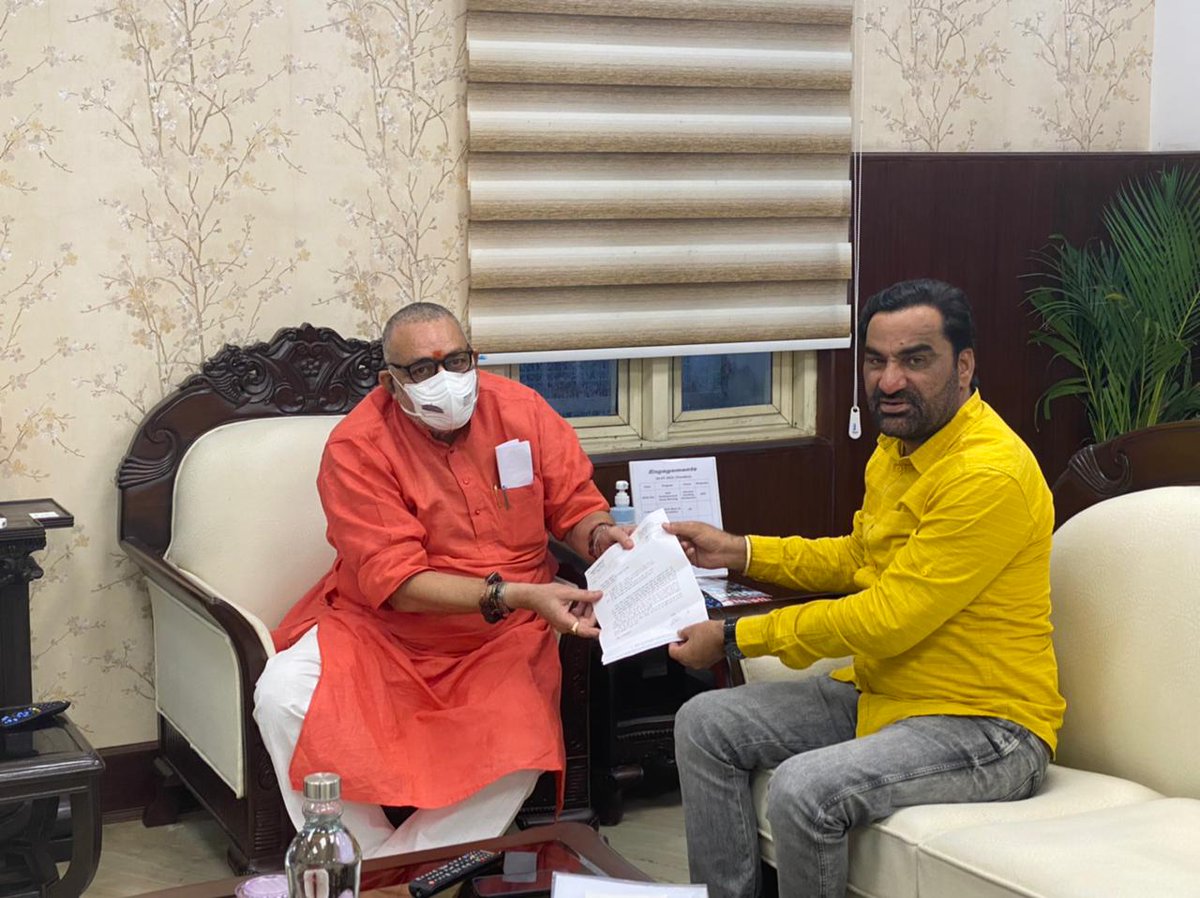 hanumanbeniwal's tweet photo. नागौर संसदीय क्षेत्र में PMGSY के अंतर्गत 348.50 किलोमीटर सड़को के प्रस्तावों की लंबित स्वीकृती को जल्द से जल्द जारी करने की मांग को लेकर आज दिल्ली में केंद्रीय ग्रामीण विकास एवं पंचायती राज मंत्री श्री @girirajsinghbjp से मुलाकात की !
@MoRD_GOI @RLPINDIAorg https://t.co/OK0By9Ny5k