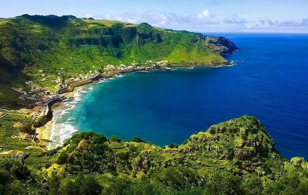 AzoresWhatElse's tweet photo. Photo by @sancha.co_______ Santa Maria. ✨
.
#santamaria #sancha.co #travelcollection @vigia_da_areia @wahoo_diving_azores #deepblue #deepbluesea #atlanticocean #açoreano #sea #ocean #atlantic #island #bomtemponocanal #almaacoreana #santamaria #meloa #fosseis #jamantas
.
#R… https://t.co/z7j4JwvgCq