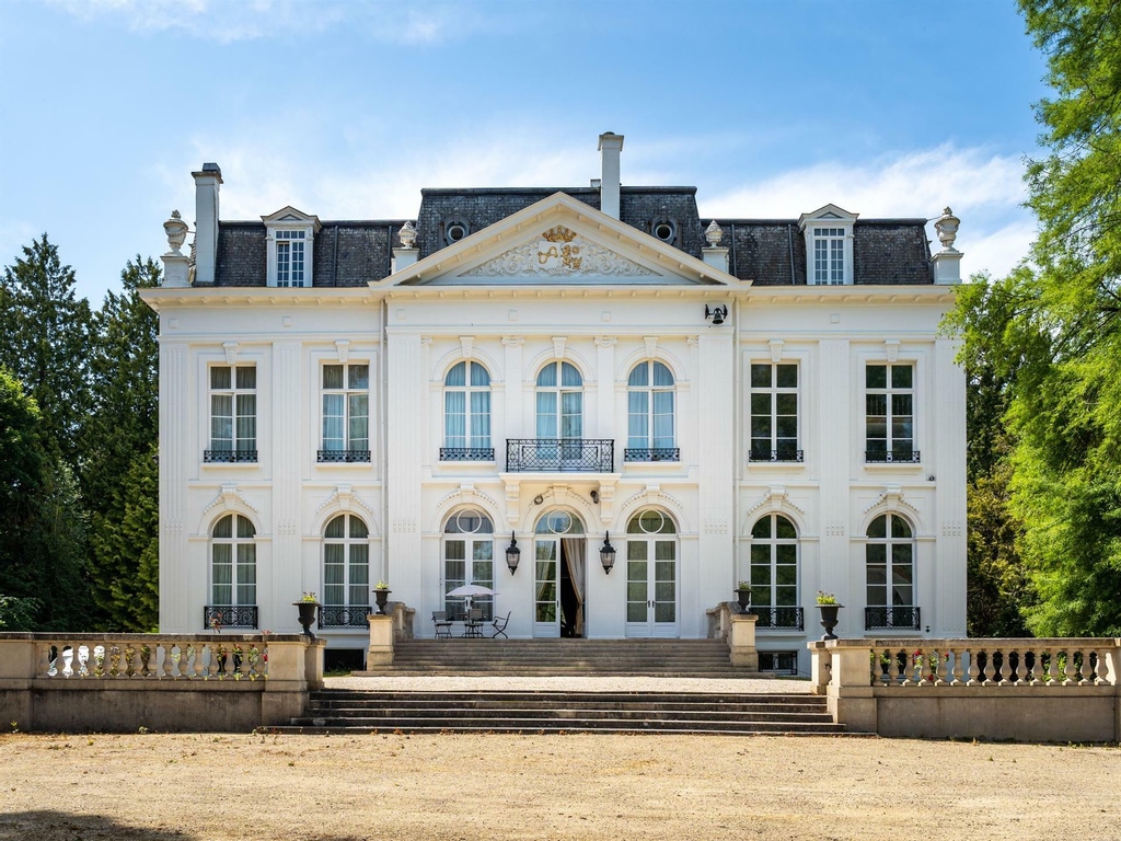 JamesEdition's tweet photo. Have you already seen our latest Top Homes Of The Week?
Pick out your favorite one! ⤵️
https://t.co/lzDUnGrjwv
#tophomes #realestate https://t.co/FeNz3DnBMW