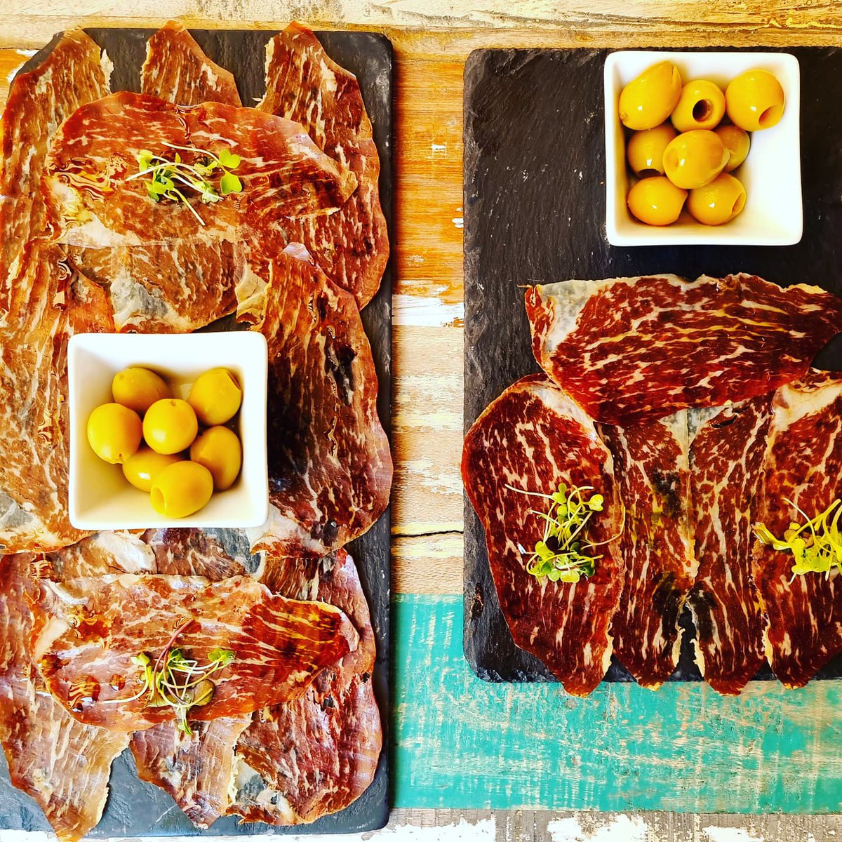 pastel_marimer's tweet photo. ¿ #Cecina de #Wagyu con Virgen Extra @cuevadellobbo ? ¿En serio?
No estamos locos, sabemos lo que queréis: SIEMPRE LO MEJOR
Pídela en ración o 1/2 ración con tu cerveza o refresco bien fríos.
#kobe #marimer ❤ #astorga #leon https://t.co/IoecBR6d7M