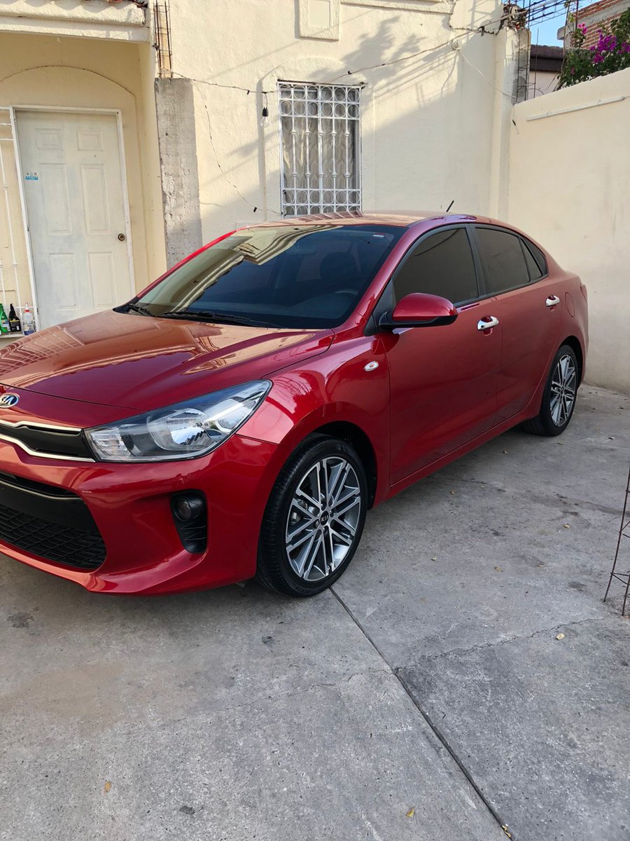 juliaariveram's tweet image. Hace unos cuantos minutos, unas personas bajaron de su vehículo a mano armada a mi esposo, gracias a Dios no le hicieron nada, pero quiero pedirles su apoyo por si ven el vehículo lo reporten al 911