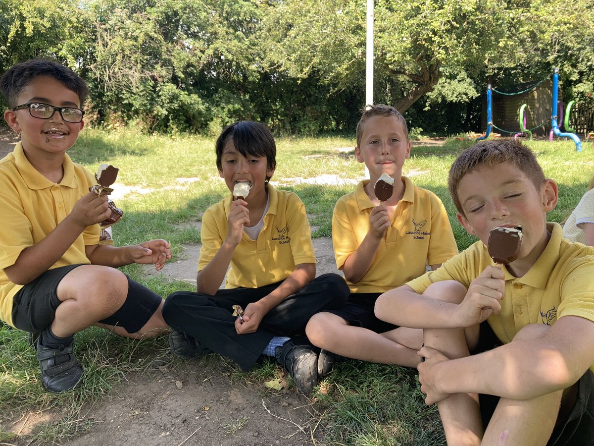 MissSmartLHS's tweet photo. How lucky are we, ice creams galore 🍦 https://t.co/fw9fKhWpUM