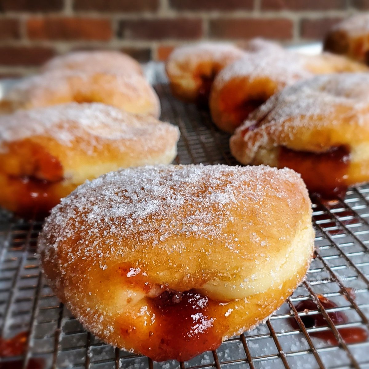 justgooddonuts's tweet photo. Tuesday 
Strawberry 🍓 Jammer https://t.co/mK5FHYpz9l