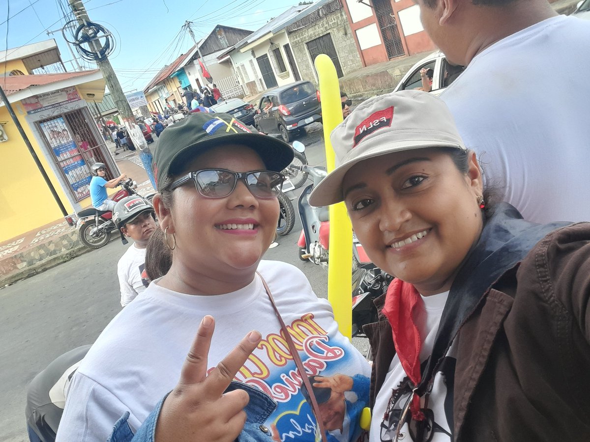 En familia ratificamos el apoyo a nuestro comandante Daniel Ortega. Vamos por más victorias. <a href="/EdgardoFunes81/">Edgardo Funes</a> <a href="/JanixiaCalderon/">Janixia Calderon</a> <a href="/ArturoROviedo/">Arturo oviedo</a>
@#4219YOTRAVEZTRIUNFAELAMOR #4219AlegriaJusticiaYPaz #LeonRevolucion #Nicaragua
