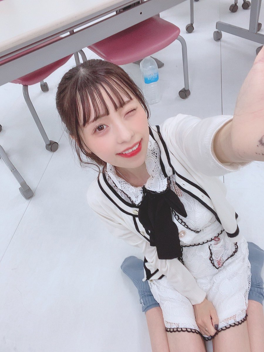 こっちおいでよ〜(^_^)
(手にペンついてるのいつもだから気にしないでくだされ)