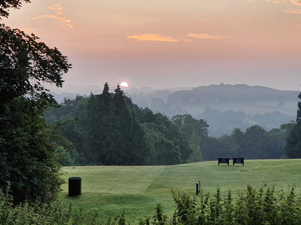 HexhamGolfClub's tweet image. Sunrise over the Tyne Valley.