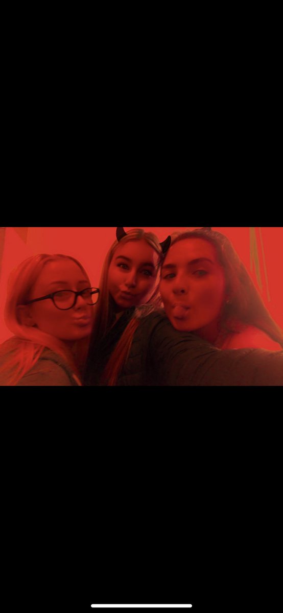 Happy Birthday <a href="/elliee_holmes9/">😈𝓮 𝓵 𝓵 𝓲 𝓮</a> 🥳🥳hope you have the best day🥂🥂lots of love❤️xx