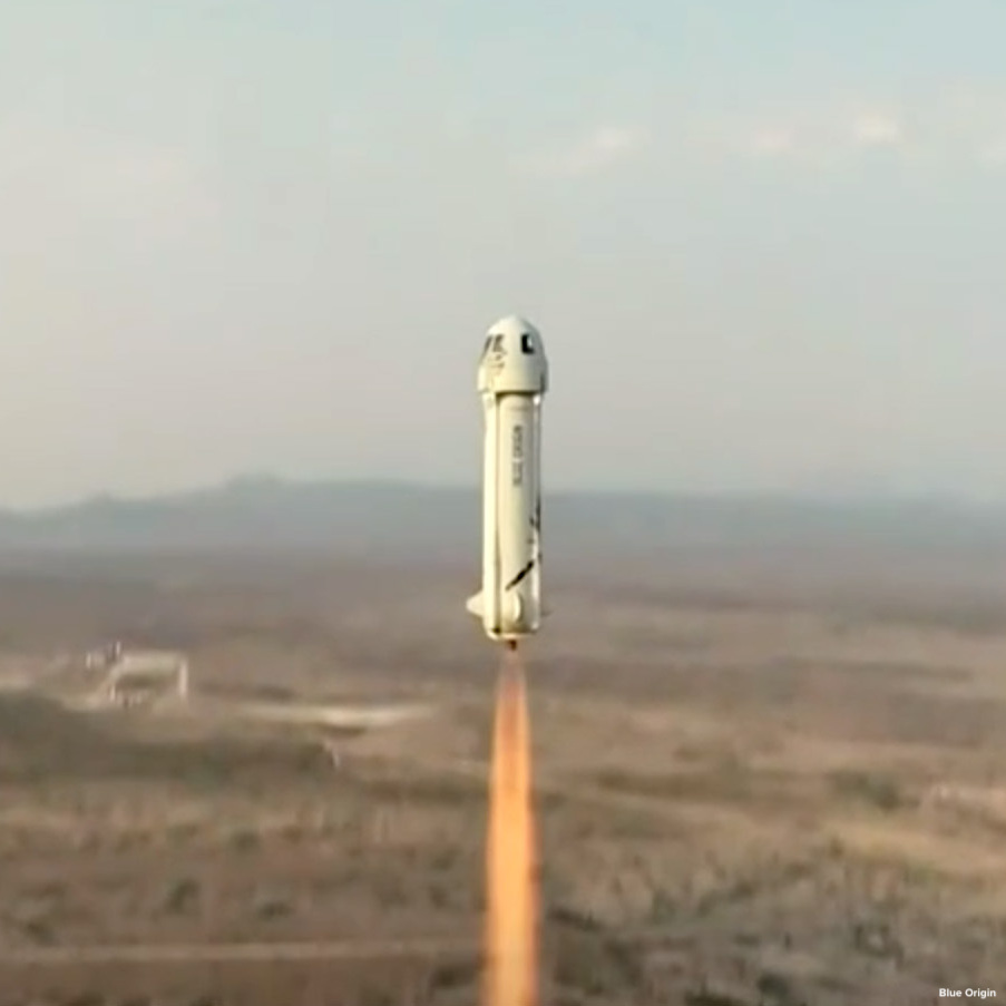 ABC's tweet image. 📸: Incredible moment Jeff Bezos&apos; #BlueOrigin New Shepard takes off, soars in first flight with humans aboard. abcn.ws/3wMMP9b