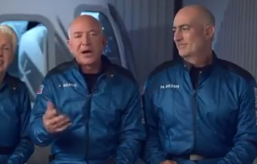 Karn_EX's tweet photo. We were all too preocuppied with calling Jeff Bezos "Lex Luthor" that we didn't see the Dr. Evil picture forming before our eyes, https://t.co/oI0xI4DHOw