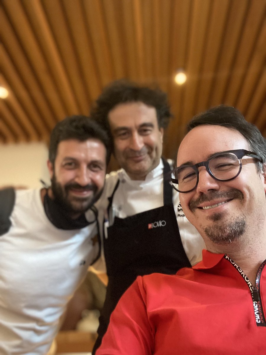 Pacomoraleschef's tweet image. Bueno aquí andamos… entre amigos… muchos años ya…. ;-) 

Pepe, saca los callos !!!!! 

@ivancerdeno @Pepe_elBohio