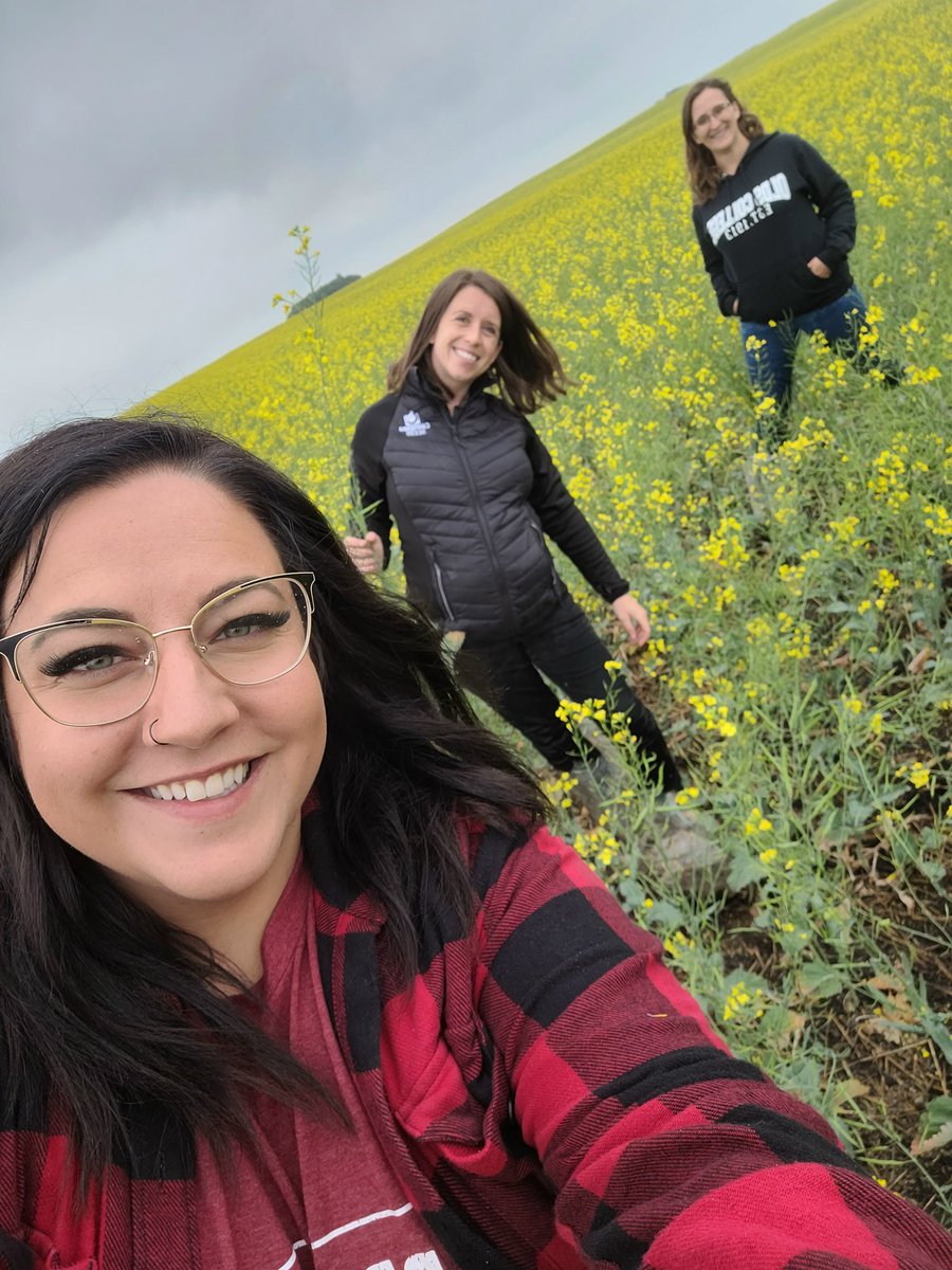 CANTERRACandace's tweet photo. @fisher_court and the next @canterraseeds baby made their way to the Peace ! Day 1 of plot tours was awespme! Let's see what trouble we can find today ! 

Also thanks @DeSanders87 for touring us your CS4000LL liberty trial , and the CS2600CR-T sites! https://t.co/NLSjgSd3Qi