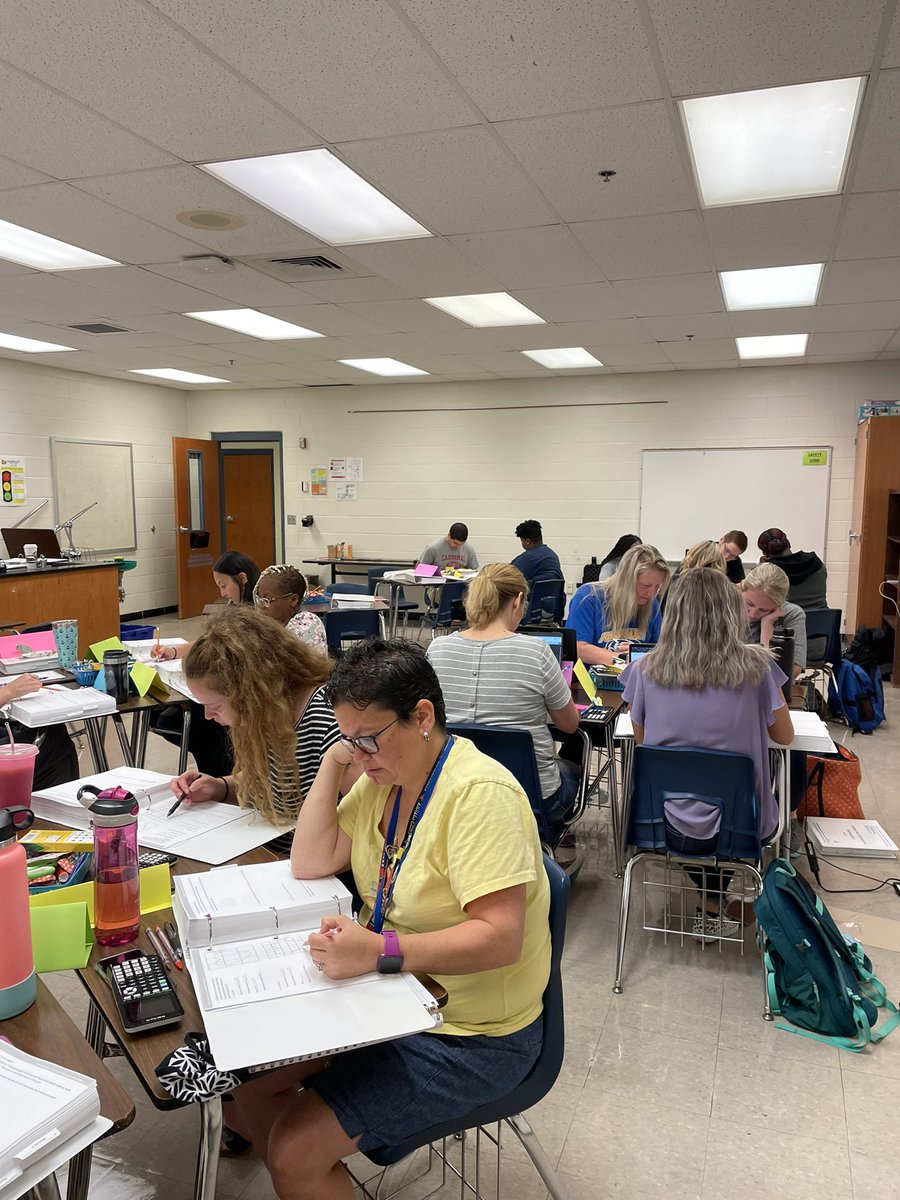 angiemjohnson78's tweet image. Day 1 of our year 2 LTF training…we want more students ready to take AP classes in high school! #domath #kymath @AdvanceKentucky @farnsleymiddles