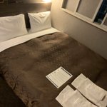 オタクに宿を任せたらツインとダブルの区別がつかなかったらしくダブルの部屋に泊まることになった話 なにもおきないはずがない の反応も Togetter