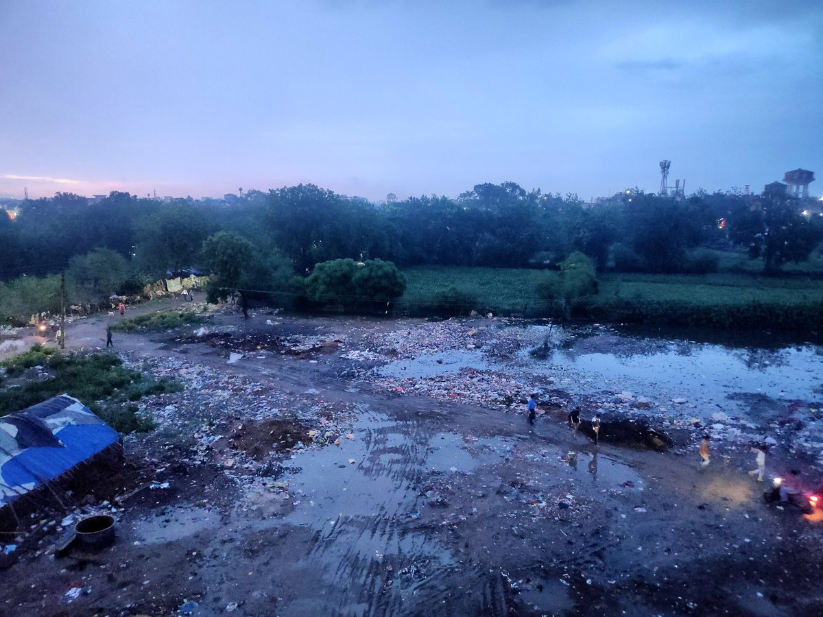 Superyadavz's tweet photo. Thanks for the view,this is the way towards ghaziabad railway station  @AMRUTCityGzb @Mayor_Ghaziabad https://t.co/RF63h7TbmA