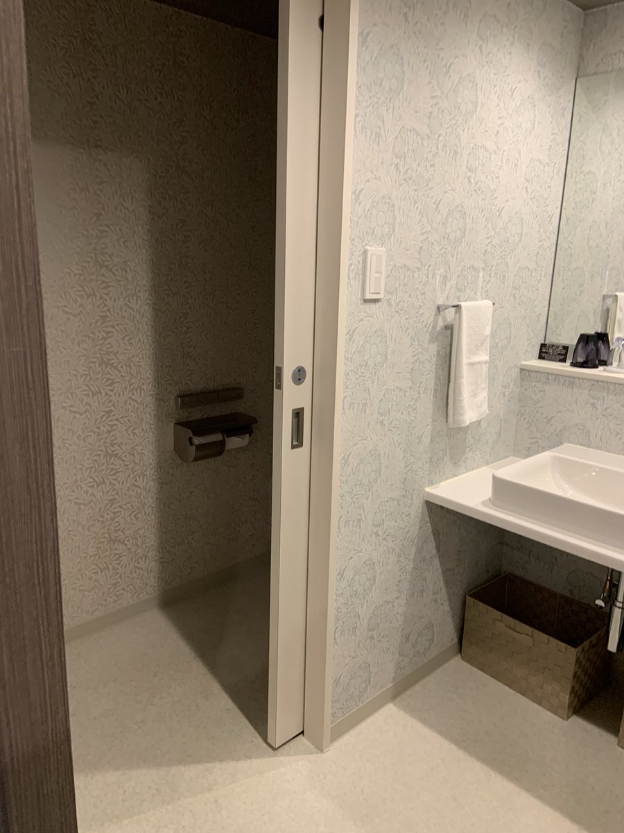 オタクに宿を任せたらツインとダブルの区別がつかなかったらしくダブルの部屋に泊まることになった話 なにもおきないはずがない の反応も Togetter