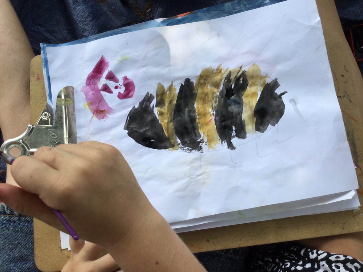 HTAClassSmith's tweet photo. We have had a fantastic afternoon in Ecoland painting the beautiful flowers and animals in the meadow.We could hear the meadow buzzing with life.Well done all the artists in Year 1F.
We could hear the outdoor  Music Concert .Thank you for a perfect summer afternoon. https://t.co/i2LdPQUvcx