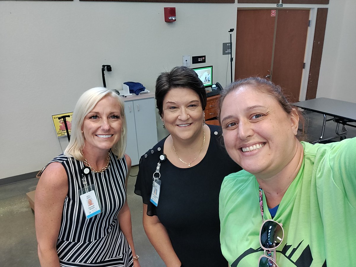 That moment when the Director of FDLRS comes with a UDL presentation team! @MsWallRocks #reignitethelite <a href="/coachessig4/">Paula Essig</a> <a href="/HulingsSara/">Sara Hulings</a> @Jjalderton
