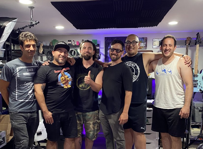 lossbecomes's tweet photo. Had a fun time hanging out with @dillingerescpln over the weekend. Can’t wait for you all to see what we are working on.
#DillingerEscapePlan #BenWeinman #LossBecomes #washedupmedia https://t.co/yiatJSAYVe