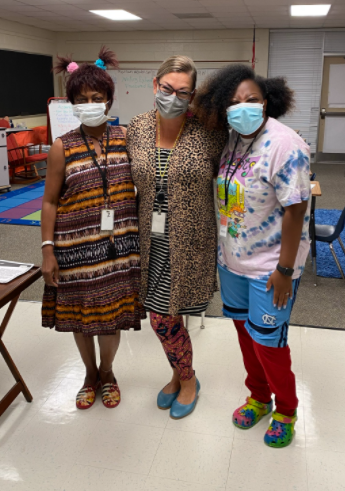 MillerEduLeader's tweet photo. 4th graders learned how to make ice cream from 5th graders! Wow! It's also tacky day in 4th and 5th grade! Every day is an adventure! @UCPSNC @MarshvilleES_NC @WingateES_NC @AGHoulihan @Renee_McKinnon1 @SusanRodgersS4 #UCPSSummerLearning https://t.co/G23tMCPASH