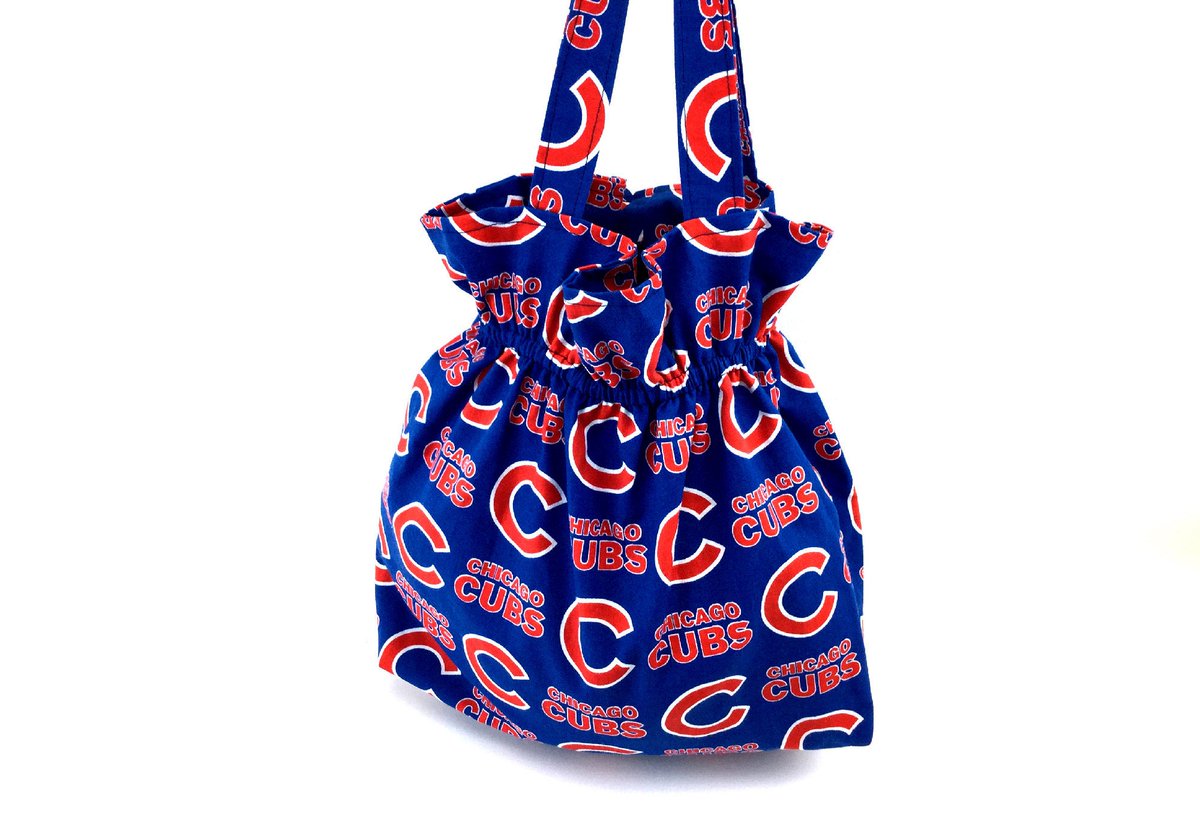 Really love this, from the Etsy shop 2Fun4Words. etsy.me/3ioxB4W #etsy #chicagocubstote #cubsbaseball #cubsfan #chicagogift #tailgating #lunchbag #pumpbag #redwhiteandblue #handmadebluetote