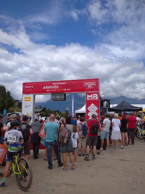 Le weekend dernier nos AMOSciens ont eu la chance de participer à l'organisation de la MB Ultime, une des plus rudes épreuves de VTT qui soit !  4 étudiants Lyonnais étaient présents sur place sur le territoire du Mont Blanc pour assurer le ravitaillement au refuge de l'Arpettaz